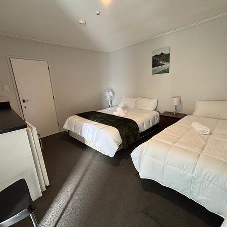 Leopard Hotel Waipukurau ภายนอก รูปภาพ