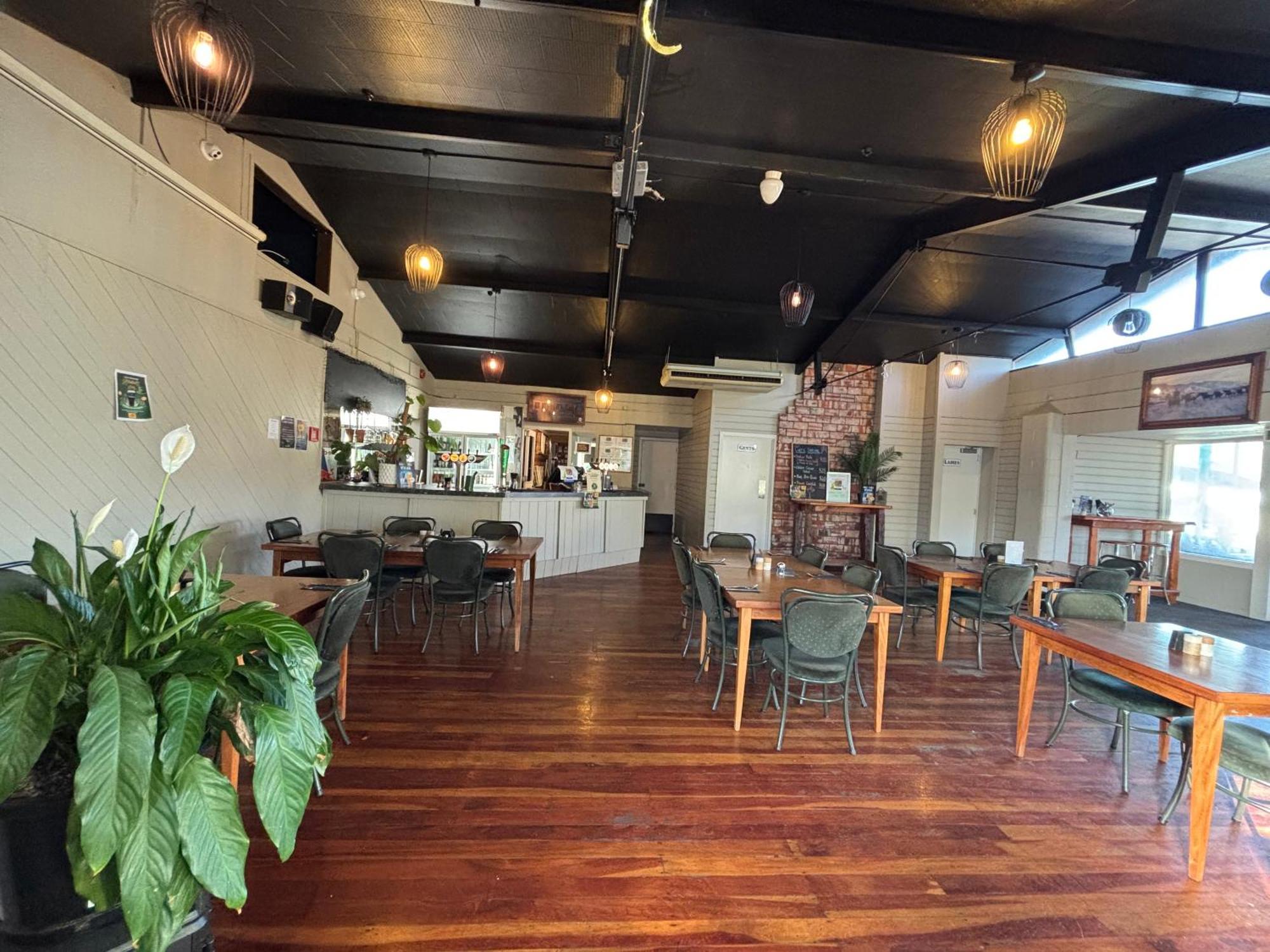 Leopard Hotel Waipukurau ภายนอก รูปภาพ