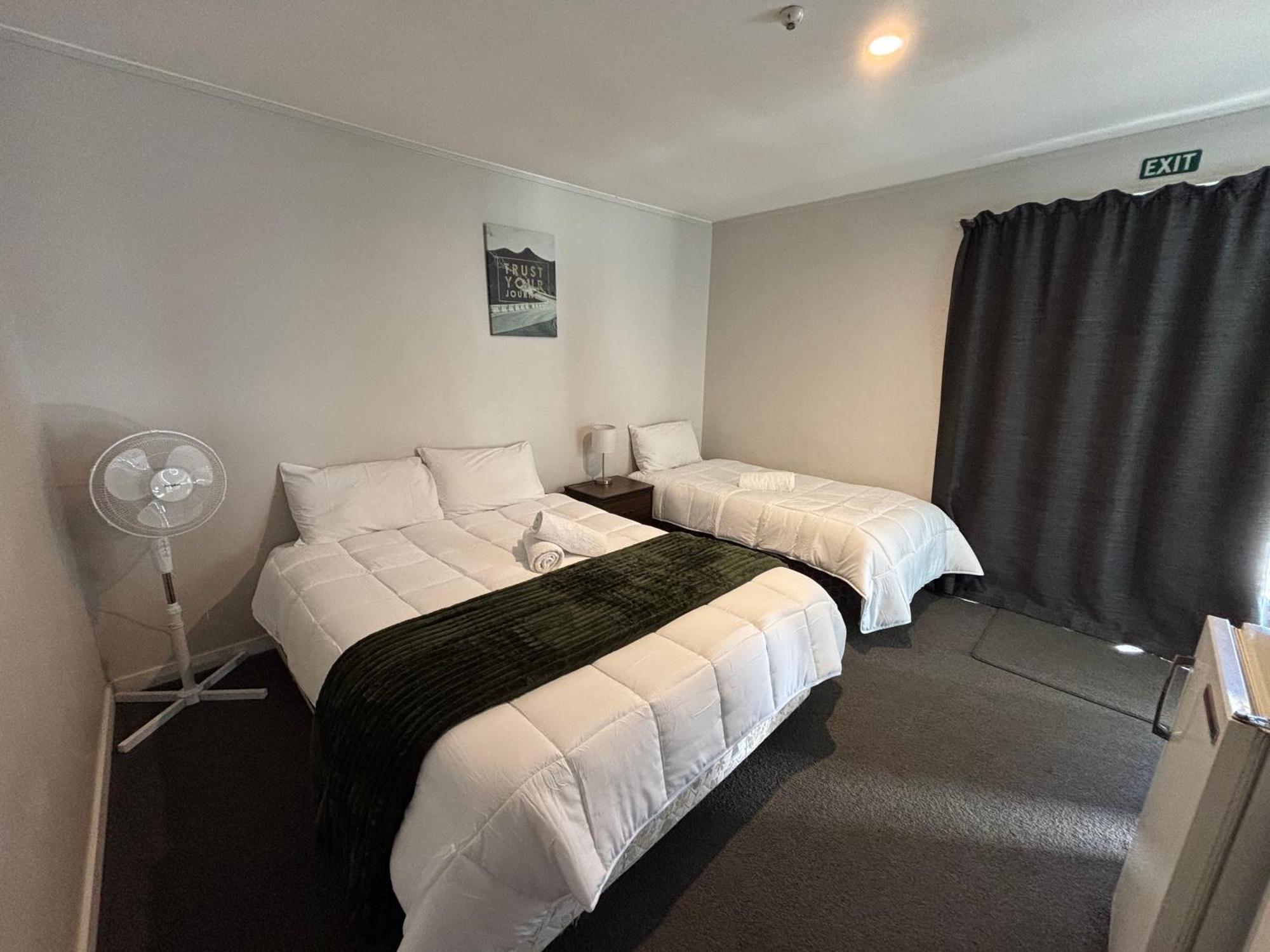 Leopard Hotel Waipukurau ภายนอก รูปภาพ